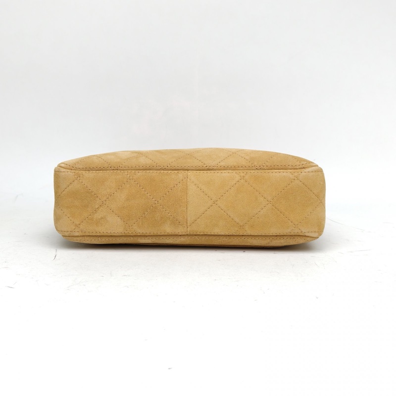 CHANEL 26C麂皮hobo郵差包米駝色晶片開金扣-3