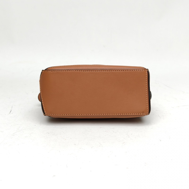 LOEWE Puzzle18幾何包迷你MINI棕色牛皮-3