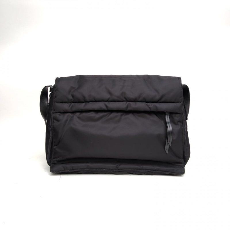 PRADA 黑色尼龍Re-Nylon超大號郵差包-2