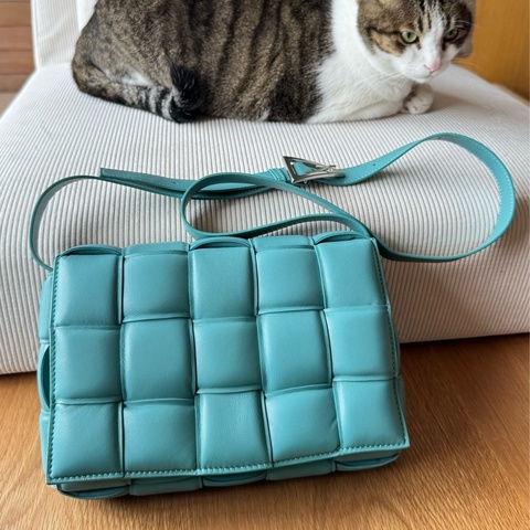 9.9成新 Bottega Veneta Padded Cassette 枕頭包 藍綠