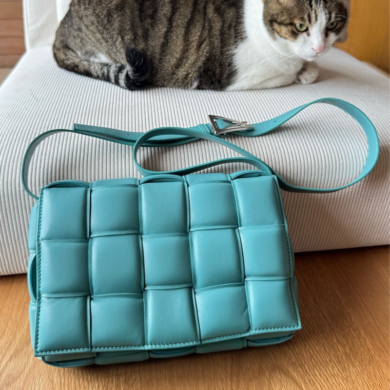 9.9成新 Bottega Veneta Padded Cassette 枕頭包 藍綠-0
