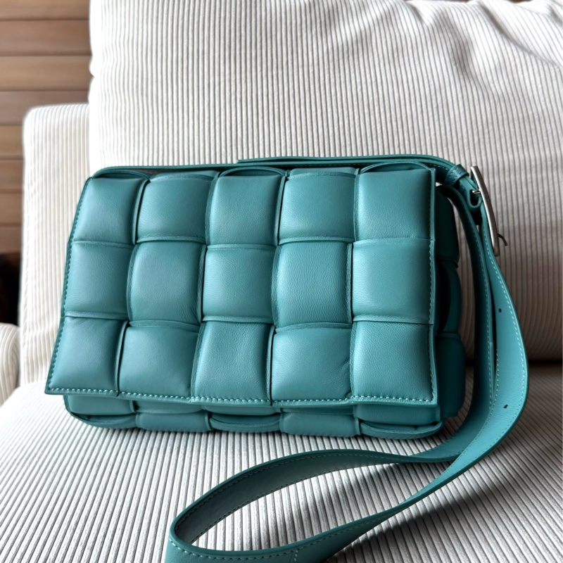 9.9成新 Bottega Veneta Padded Cassette 枕頭包 藍綠-1
