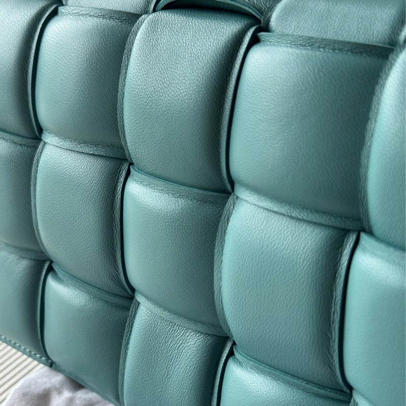 9.9成新 Bottega Veneta Padded Cassette 枕頭包 藍綠-2