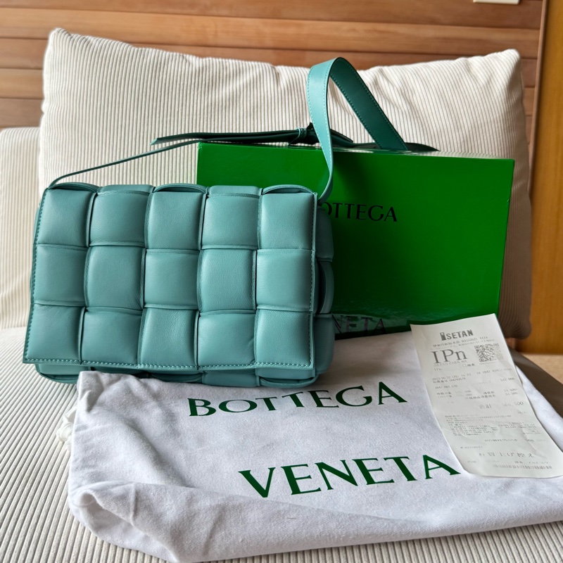 9.9成新 Bottega Veneta Padded Cassette 枕頭包 藍綠-3
