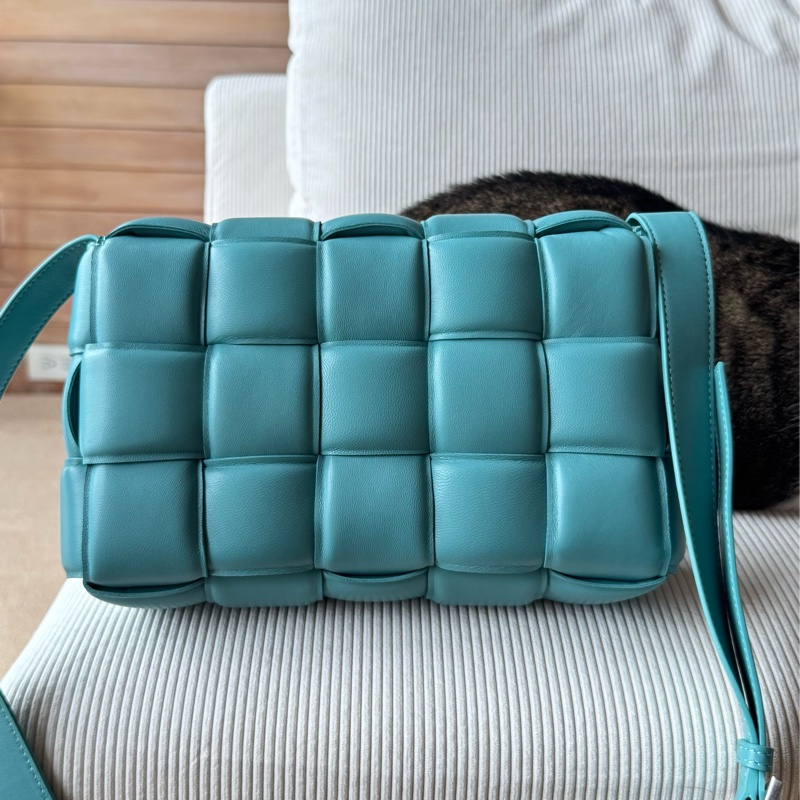9.9成新 Bottega Veneta Padded Cassette 枕頭包 藍綠-6
