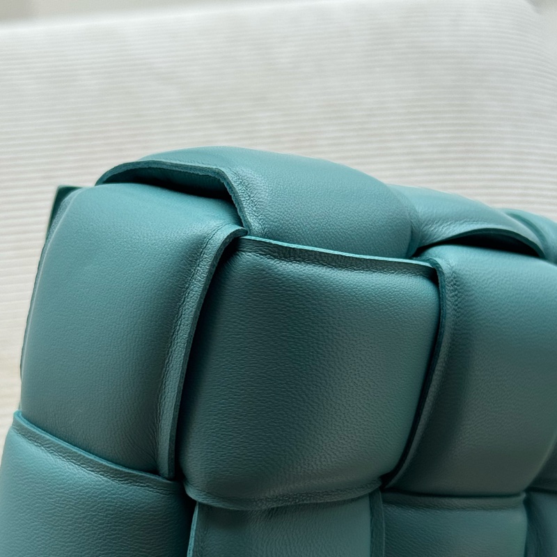 9.9成新 Bottega Veneta Padded Cassette 枕頭包 藍綠-8