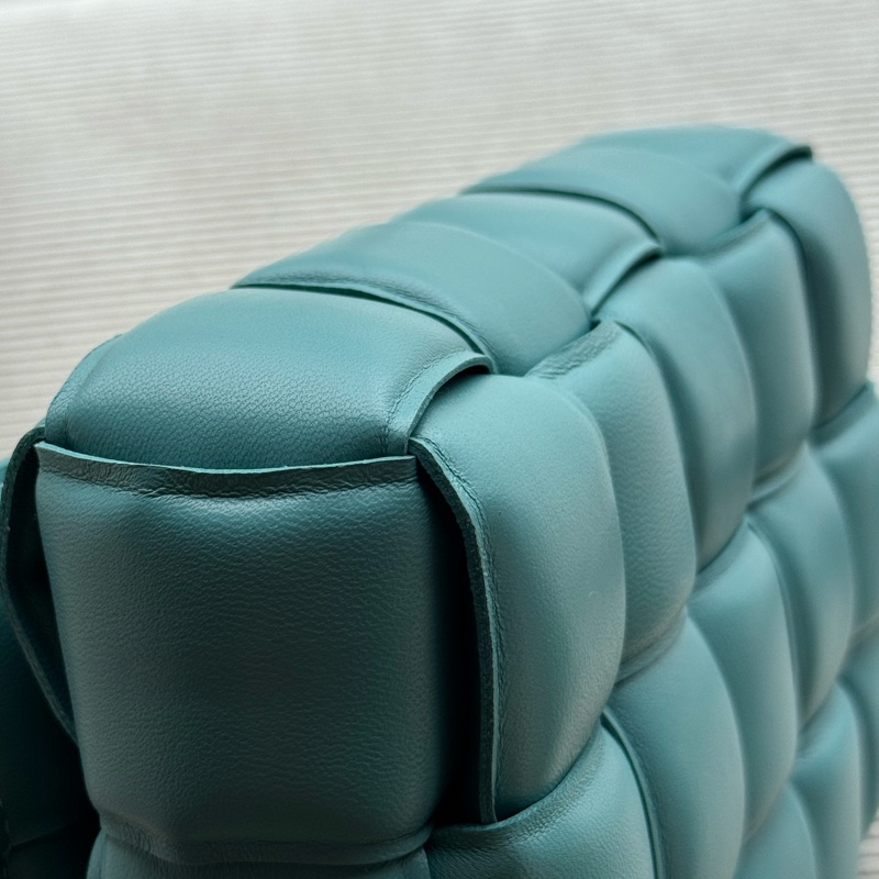 9.9成新 Bottega Veneta Padded Cassette 枕頭包 藍綠-9