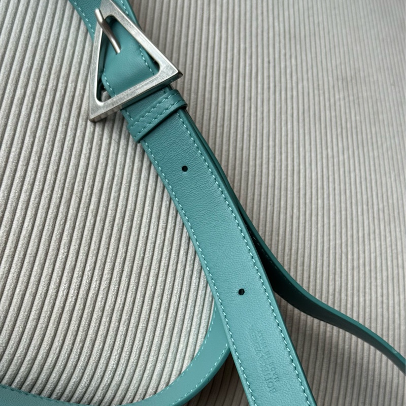 9.9成新 Bottega Veneta Padded Cassette 枕頭包 藍綠-13