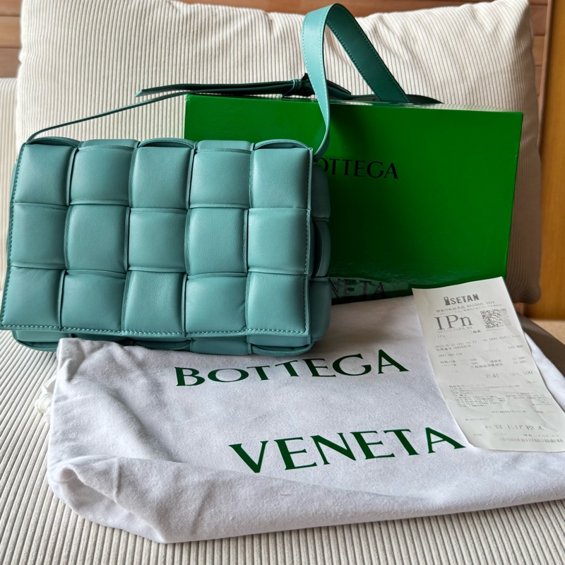 9.9成新 Bottega Veneta Padded Cassette 枕頭包 藍綠-15