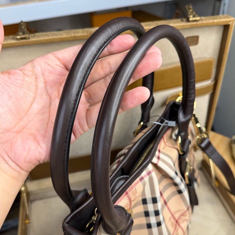 上架中🔑Burberry 經典格紋拉鍊3用包-22