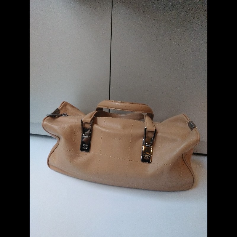 Chanel 奶茶色方格皮革手提波士頓吐司包-1
