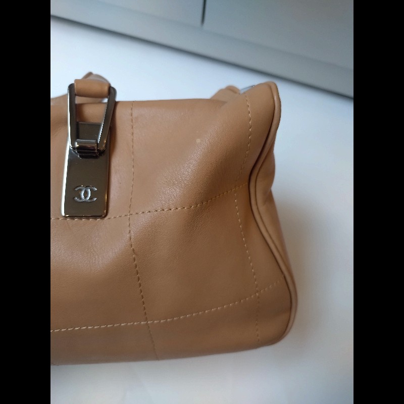 Chanel 奶茶色方格皮革手提波士頓吐司包-5