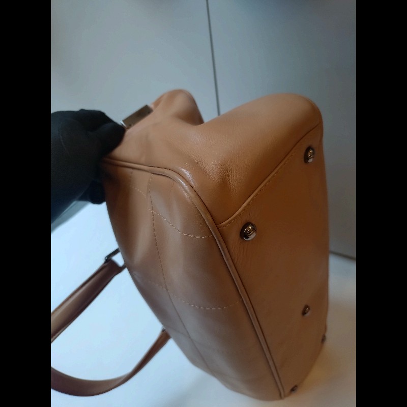 Chanel 奶茶色方格皮革手提波士頓吐司包-10