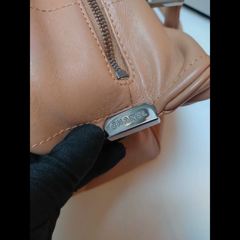 Chanel 奶茶色方格皮革手提波士頓吐司包-28