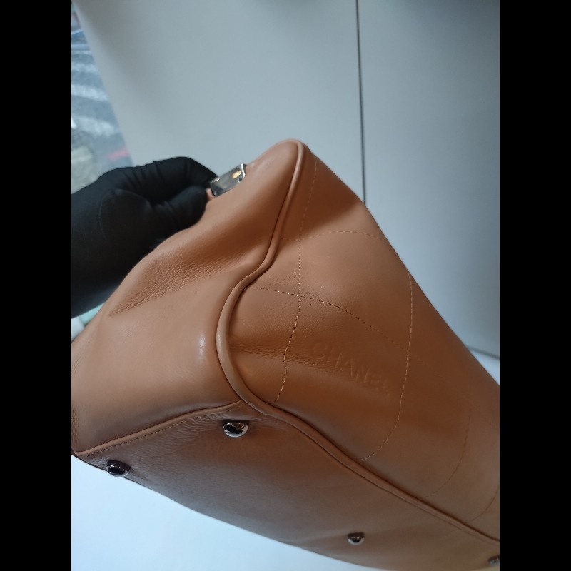 Chanel 奶茶色方格皮革手提波士頓吐司包-36