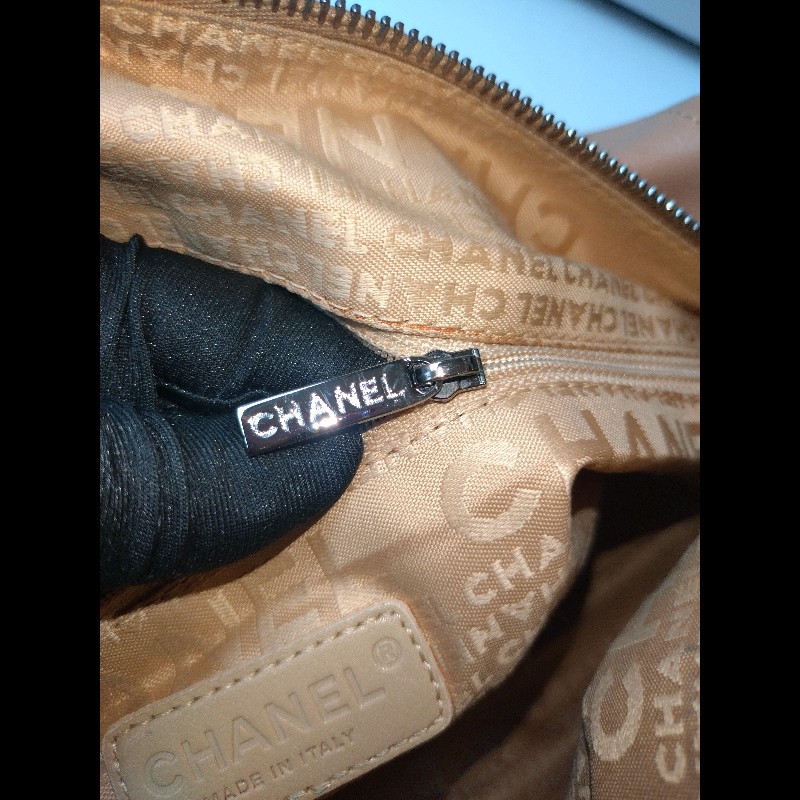 Chanel 奶茶色方格皮革手提波士頓吐司包-39