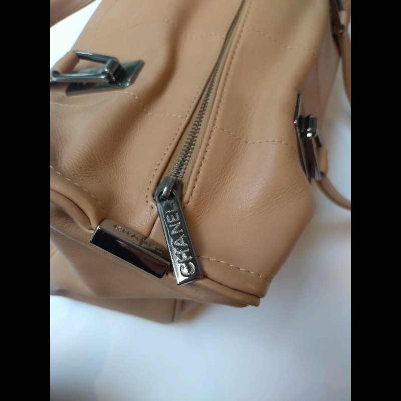 Chanel 奶茶色方格皮革手提波士頓吐司包-43