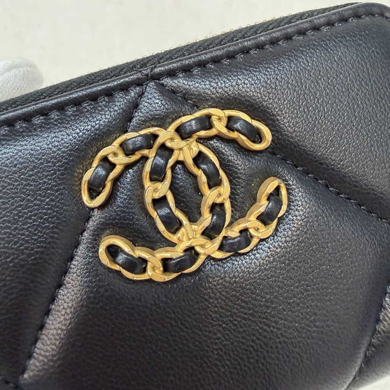 Chanel 19 AP0949 黑羊皮金扣短夾 短夾 零錢包 卡包 卡夾-5