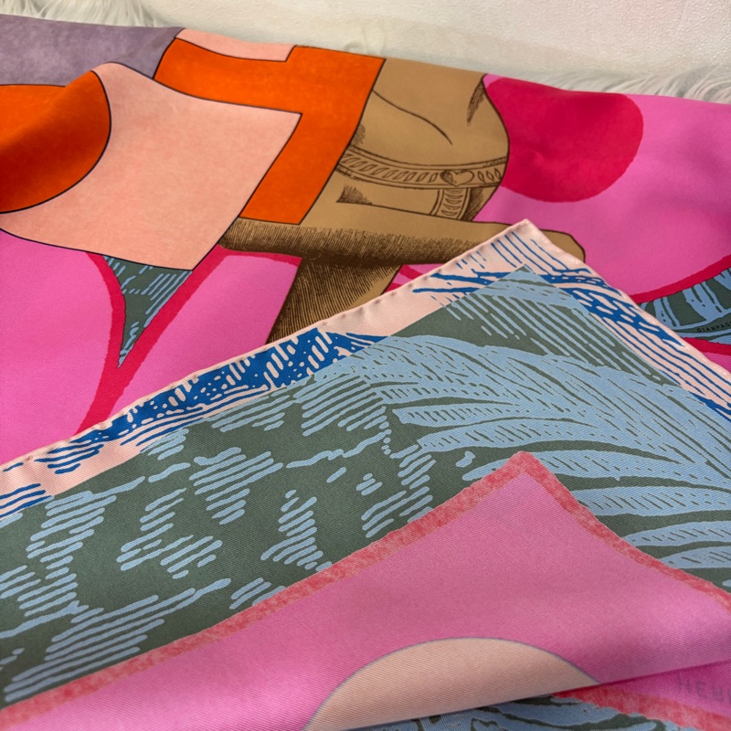 HERMES Cavalier En Formes 馬 駿馬 圖形騎士 方巾 絲巾 90ㄨ90-10