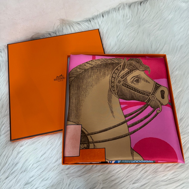HERMES Cavalier En Formes 馬 駿馬 圖形騎士 方巾 絲巾 90ㄨ90-13
