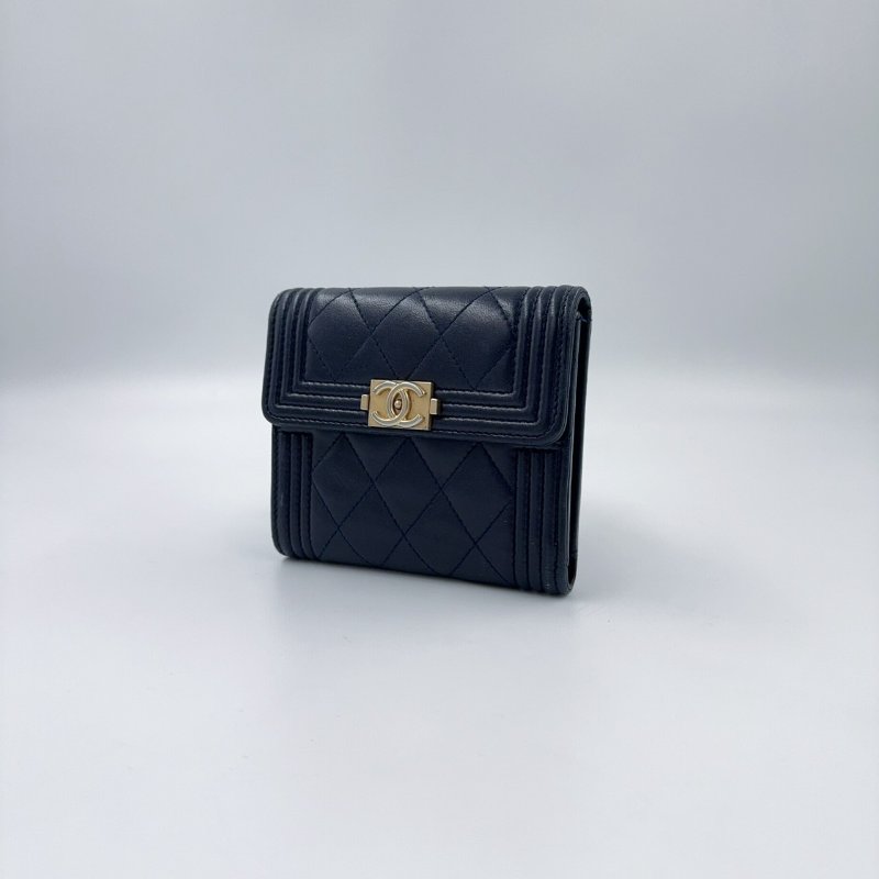 CHANEL深藍金釦Boy三折短夾-2