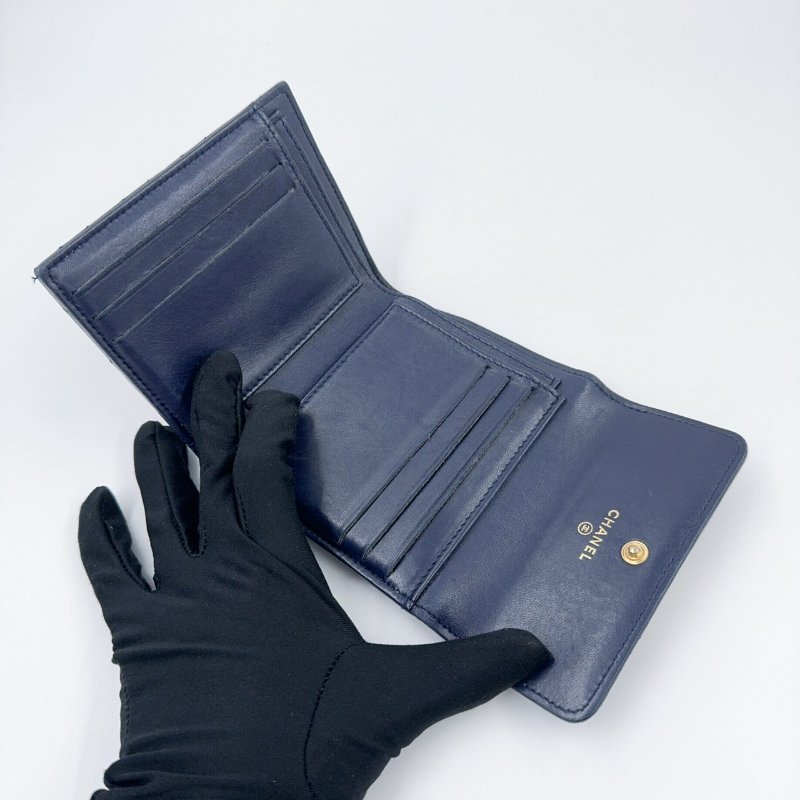 CHANEL深藍金釦Boy三折短夾-4