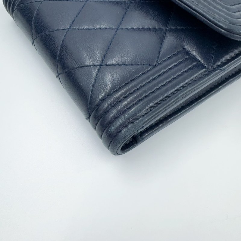 CHANEL深藍金釦Boy三折短夾-9