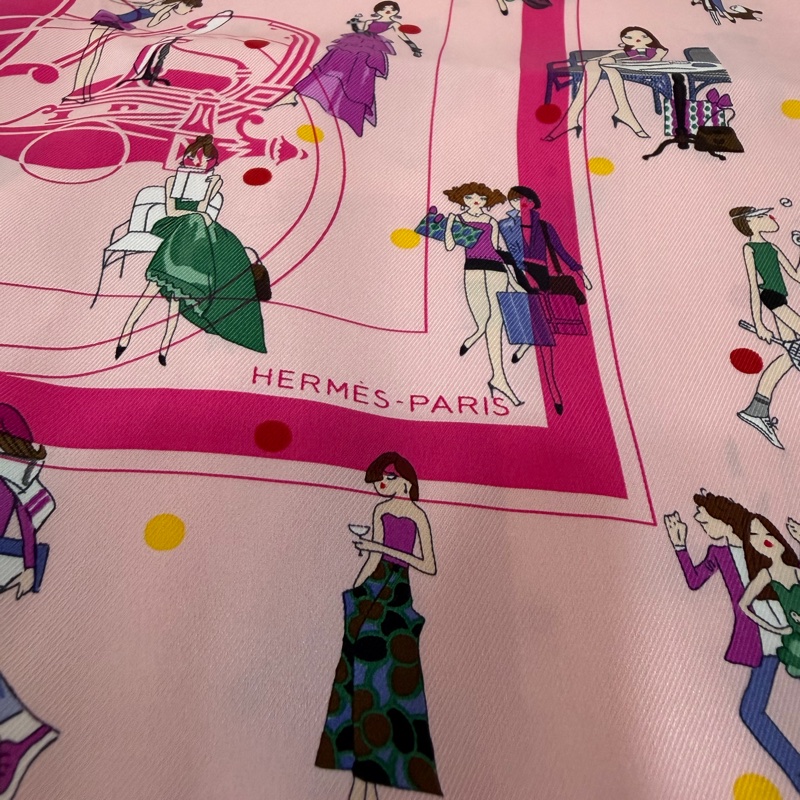 HERMES Ex-Libris les Parisiennes桃粉 圖紋 印花斜紋70ㄨ70 絲 巾方巾-8