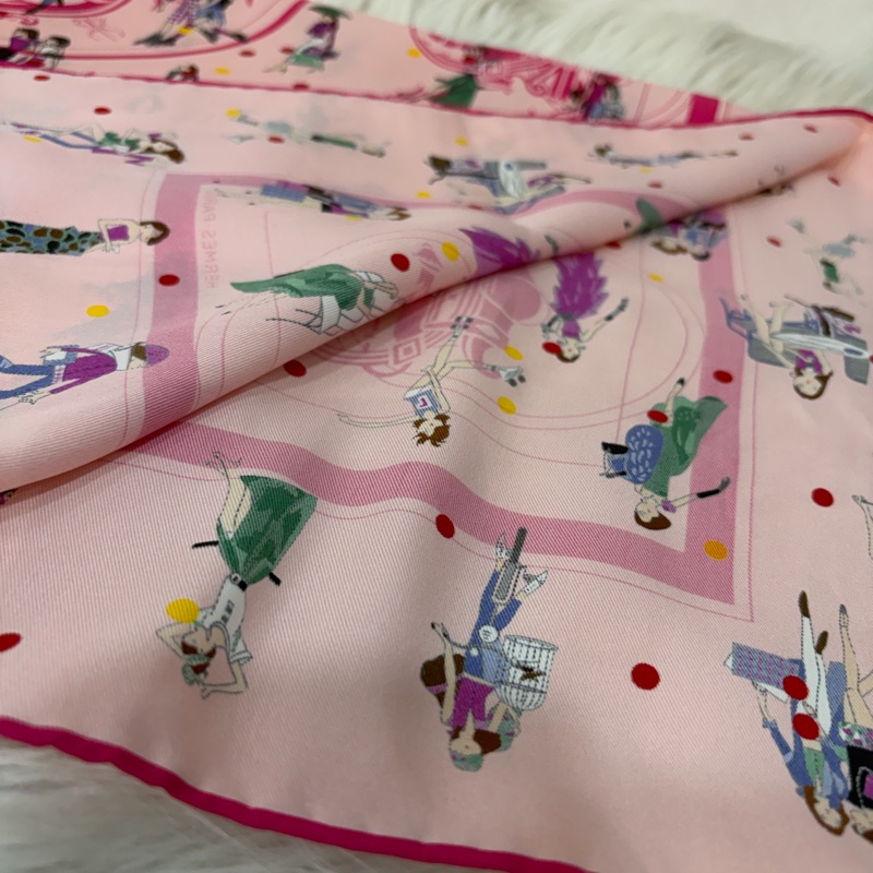 HERMES Ex-Libris les Parisiennes桃粉 圖紋 印花斜紋70ㄨ70 絲 巾方巾-11