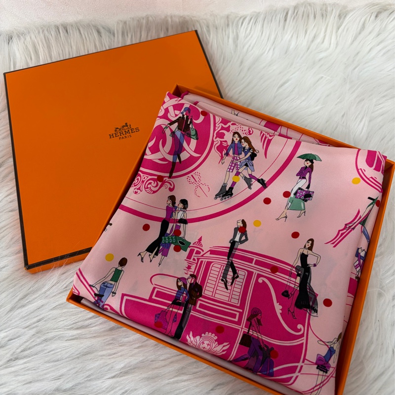 HERMES Ex-Libris les Parisiennes桃粉 圖紋 印花斜紋70ㄨ70 絲 巾方巾-14