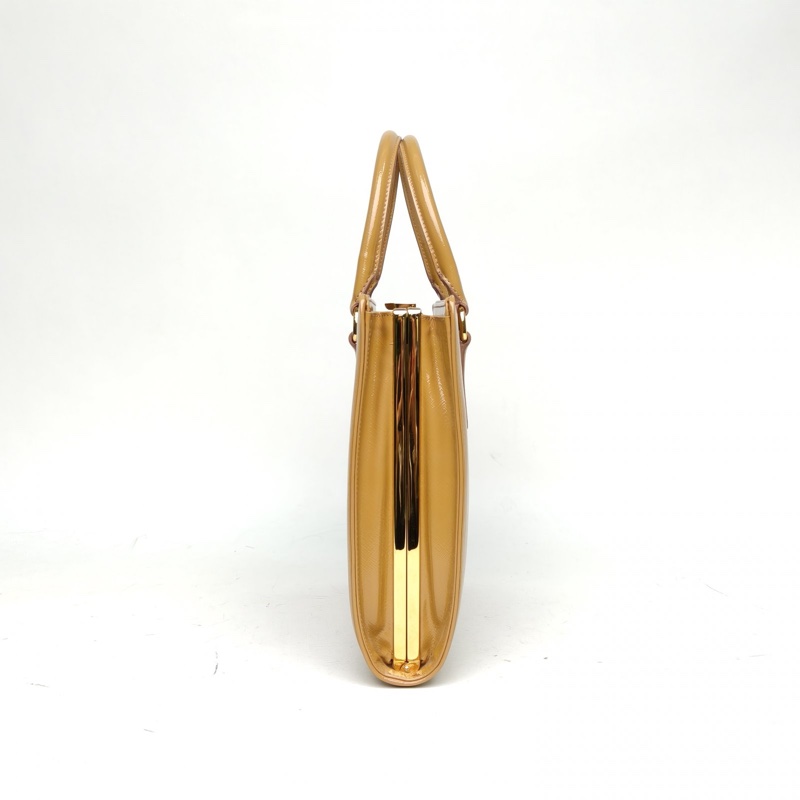 PRADA 奶茶色牛皮風琴季節款蛙口包手提包-1