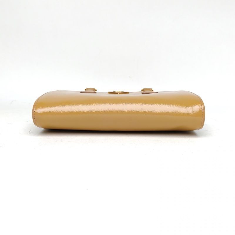 PRADA 奶茶色牛皮風琴季節款蛙口包手提包-3