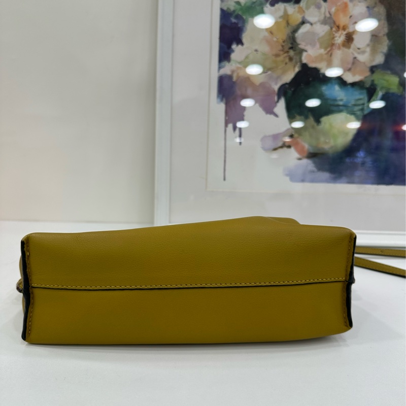 Loewe 羅意威 Flamenco福袋包 薑黃 22年有購證 尺寸:25*17*6.5-5