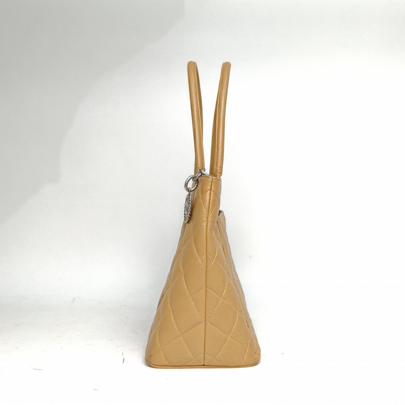 CHANEL 中古米銀牛希爾頓銀幣包奶茶色荔枝牛皮6開銀扣-1