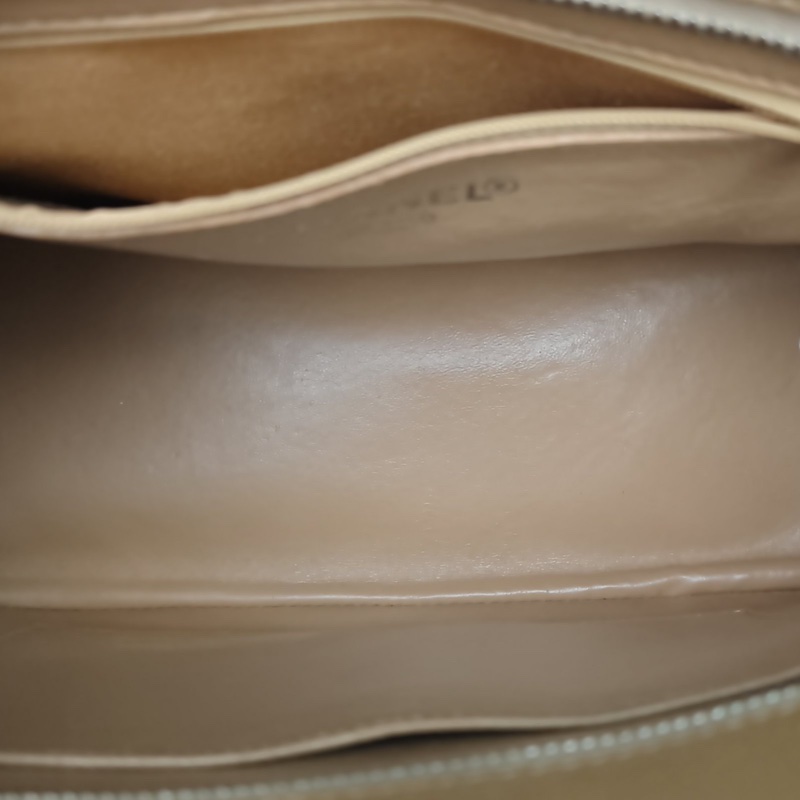 CHANEL 中古米銀牛希爾頓銀幣包奶茶色荔枝牛皮6開銀扣-5