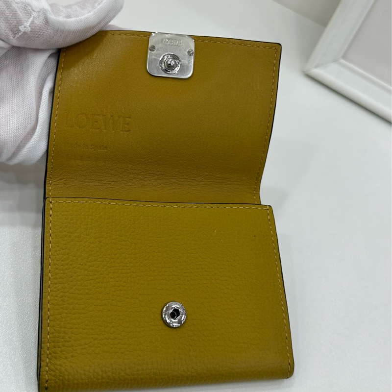 LOEWE 三折錢包 三角折疊款-6