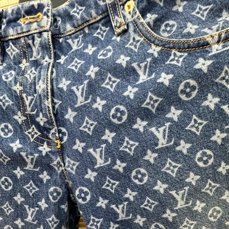 LV 路易威登 SS25 滿印皮牌側皮條牛仔長褲 34碼-4