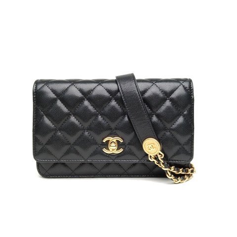 CHANEL 22ACFWOC黑色荔枝牛皮晶片開金扣金幣雙皮穿鏈