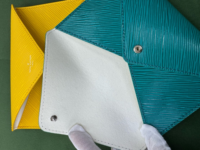 Louis vuitton 水湖蓝护照夹,钱夹-13