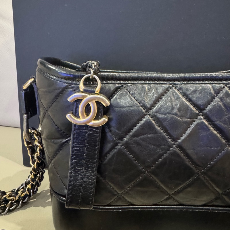 Chanel 香奈兒 Gabrielle黑金流浪包/小號/98新美品-2