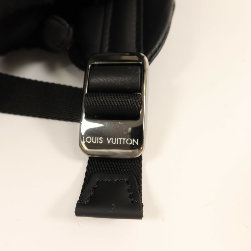 LOUIS VUITTON Monogram Eclipse Discovery PM銀扣背包-12