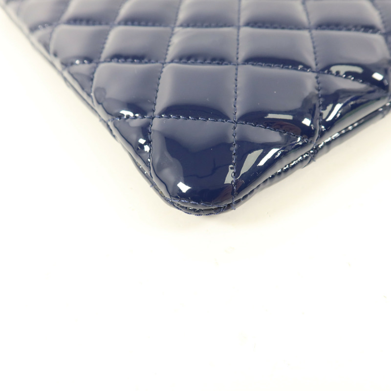 CHANEL 漆皮皮革Pouch銀扣小袋-12