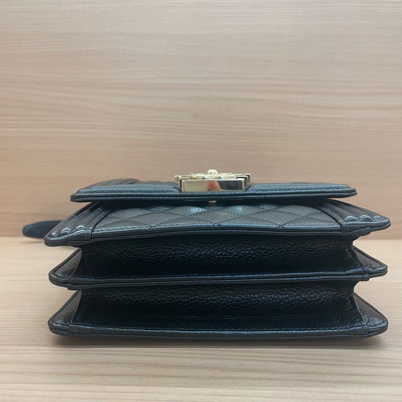 NO:D37 CHANEL/香奈儿 leboy黑金 小號 2019年，28開 鱼子酱牛皮竖款链条单肩斜挎包  有塵袋 有卡 無盒子 尺寸底長16*高20*-5