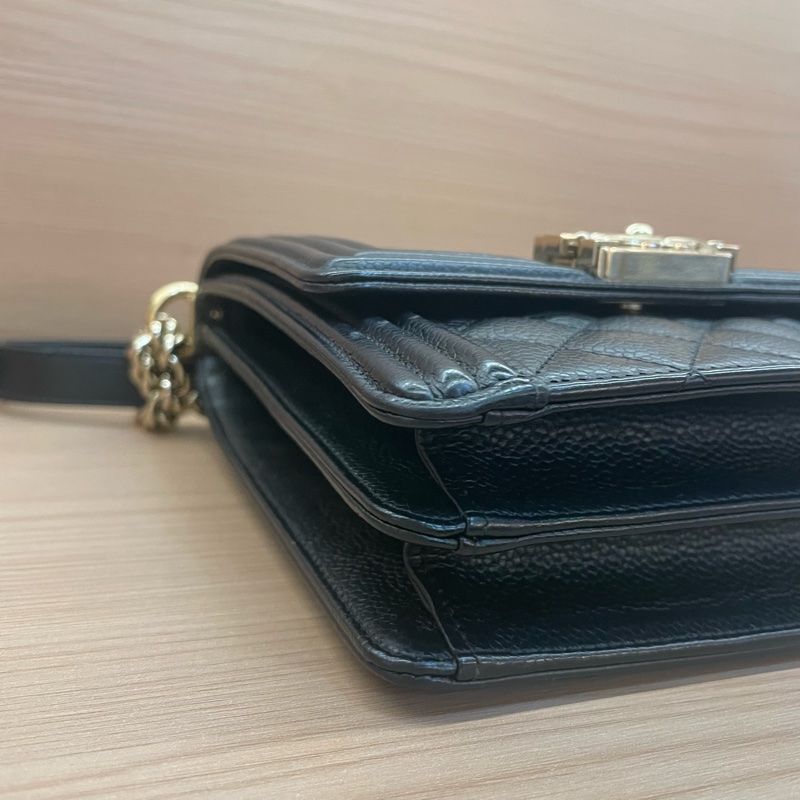 NO:D37 CHANEL/香奈儿 leboy黑金 小號 2019年，28開 鱼子酱牛皮竖款链条单肩斜挎包  有塵袋 有卡 無盒子 尺寸底長16*高20*-6