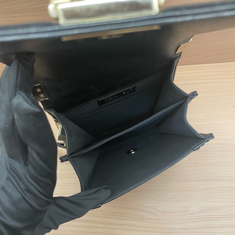 NO:D37 CHANEL/香奈儿 leboy黑金 小號 2019年，28開 鱼子酱牛皮竖款链条单肩斜挎包  有塵袋 有卡 無盒子 尺寸底長16*高20*-10