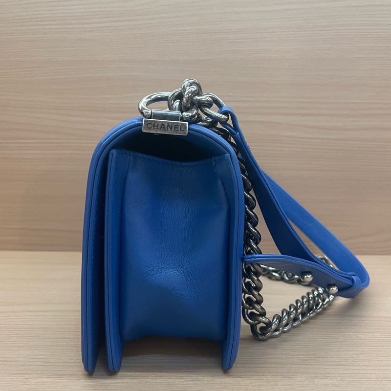 NO:C56 Chanel香奈兒LEBOY 藍色V纹牛皮银扣 牛皮 中號 2017年，22開 有塵袋 無卡 無盒子 尺寸底長25*高15*寬8*-2