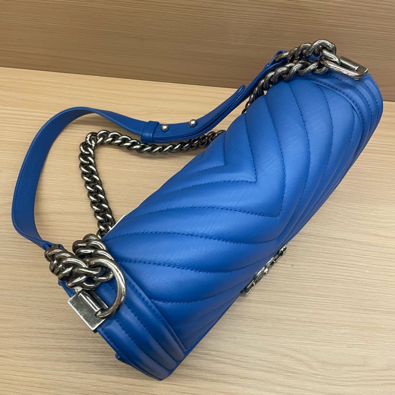 NO:C56 Chanel香奈兒LEBOY 藍色V纹牛皮银扣 牛皮 中號 2017年，22開 有塵袋 無卡 無盒子 尺寸底長25*高15*寬8*-4