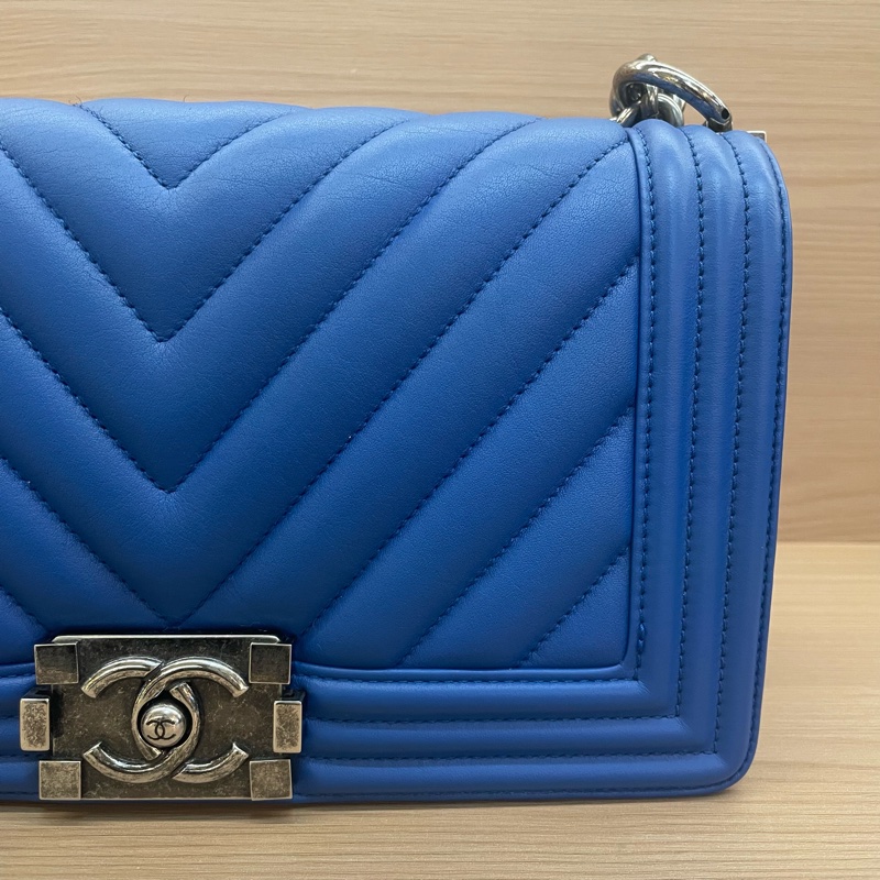 NO:C56 Chanel香奈兒LEBOY 藍色V纹牛皮银扣 牛皮 中號 2017年，22開 有塵袋 無卡 無盒子 尺寸底長25*高15*寬8*-6