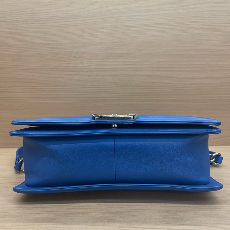 NO:C56 Chanel香奈兒LEBOY 藍色V纹牛皮银扣 牛皮 中號 2017年，22開 有塵袋 無卡 無盒子 尺寸底長25*高15*寬8*-7