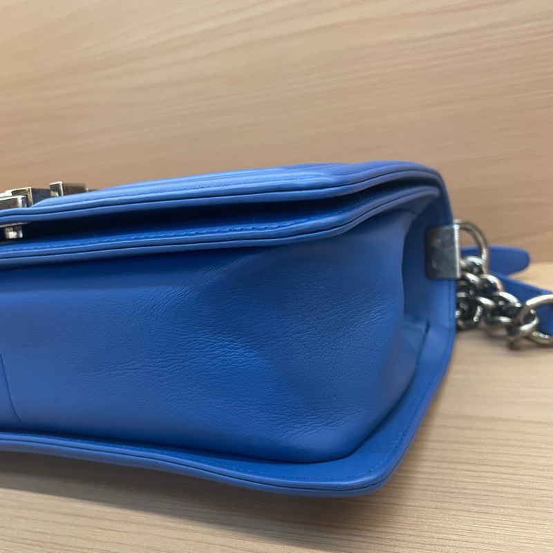 NO:C56 Chanel香奈兒LEBOY 藍色V纹牛皮银扣 牛皮 中號 2017年，22開 有塵袋 無卡 無盒子 尺寸底長25*高15*寬8*-9